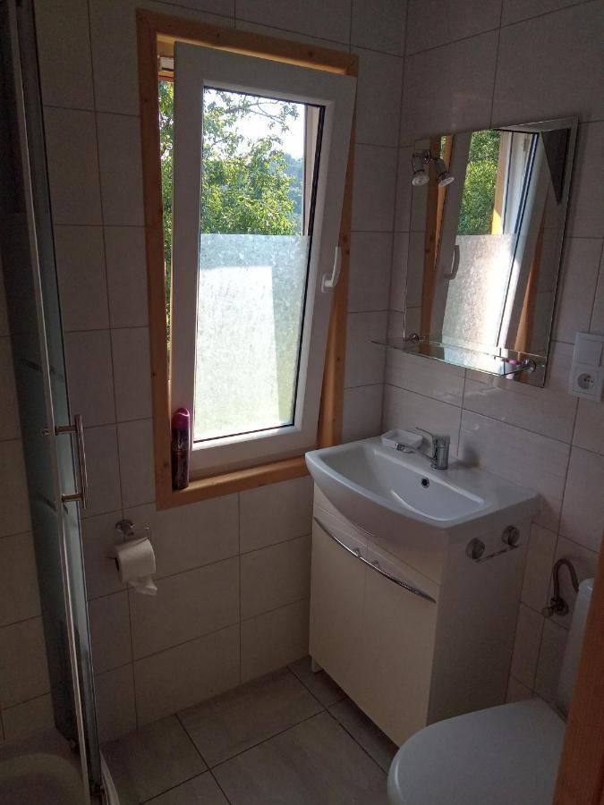 Domek W Bieszczadzkim Sadzie Bobrka Exteriér fotografie